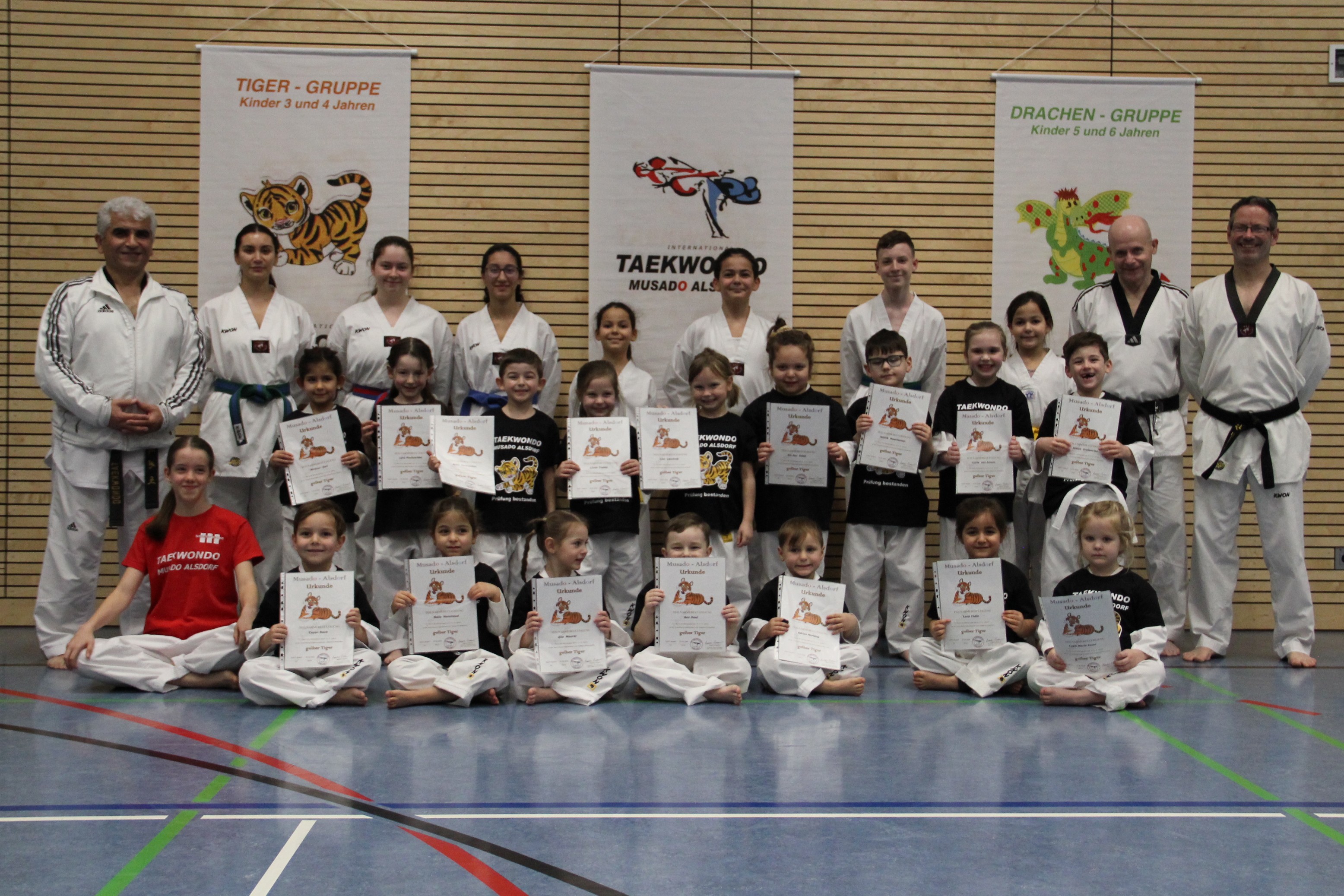 Tigergruppe zeigt sich von der 