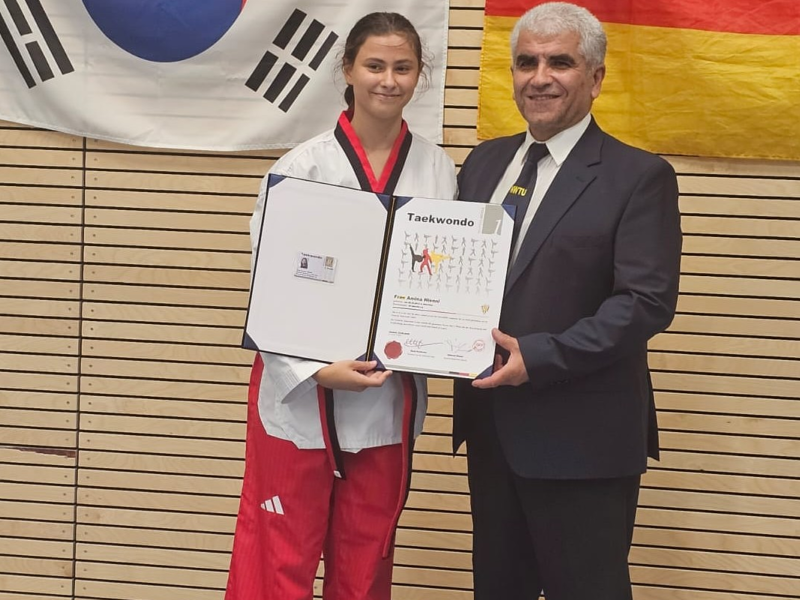 Musado Alsdorf gratuliert Amina Hiseni zum 1. Poom