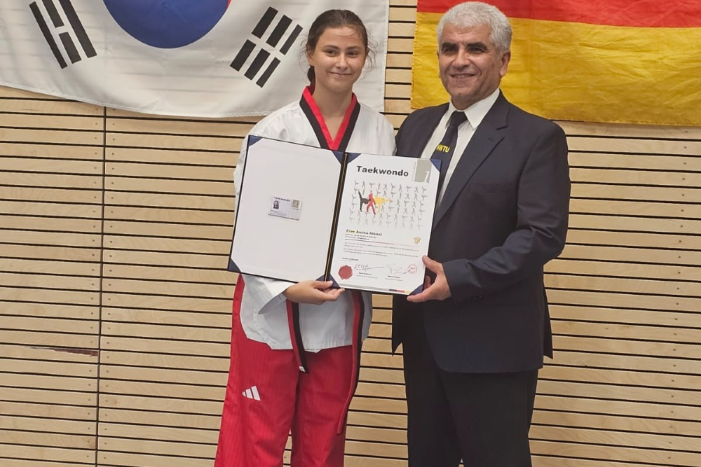 Musado Alsdorf gratuliert Amina Hiseni zum 1. Poom